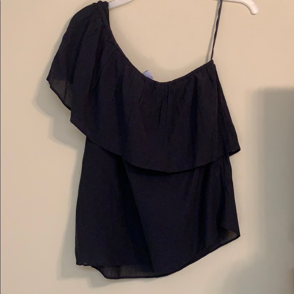 One shoulder top